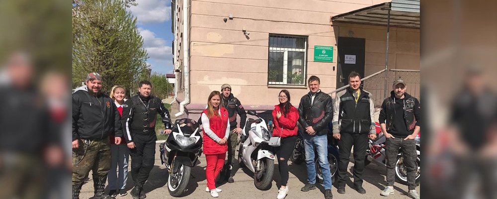 Омские байкеры доставляют продукты пенсионерам