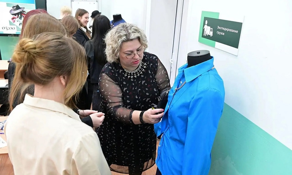 Преподаватели и мастера производственного обучения колледжей получат премии губернатора Омской области
