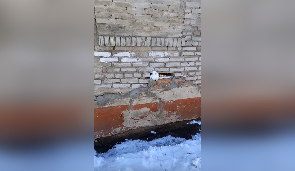 Жильцы дома на улице 50 лет Профсоюзов, 97 пожаловались на трещину в стене