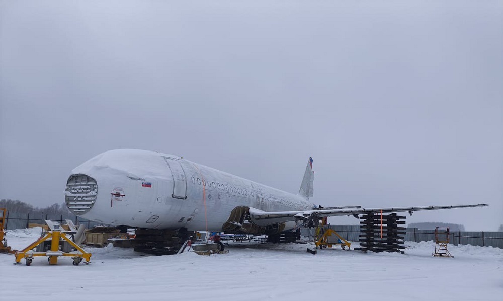 Завершается разбор самолёта, который экстренно сел в пшеничном поле под Новосибирском