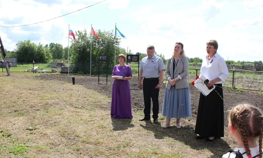 В Большеуковском районе открыли парк Доблести и Мужества, созданный силами жителей