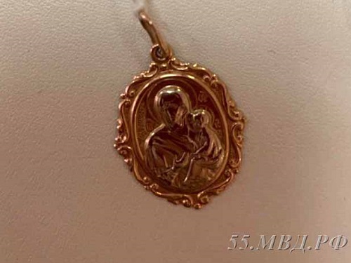 Омич украл у соседки золотые украшения при помощи ножа