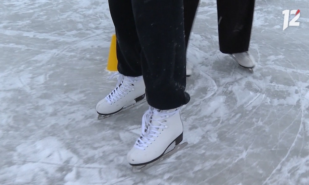 В связи с погодными условиями приостановили работу катки и зимние аттракционы