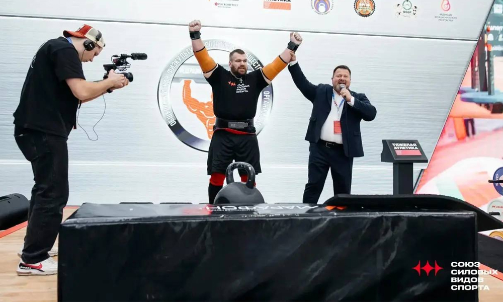 Омский стронгмен Евгений Марков установил мировой рекорд в Красноярске