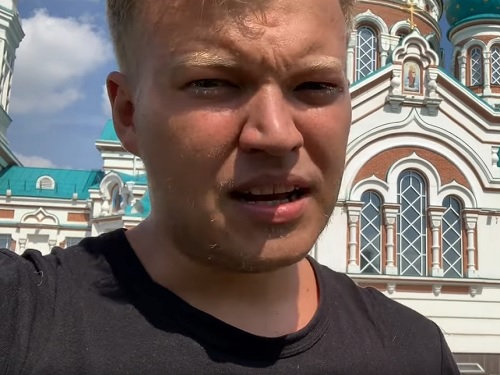 Англичанин Джонни Тикл выпустил видеоролик с рассказом об Омске