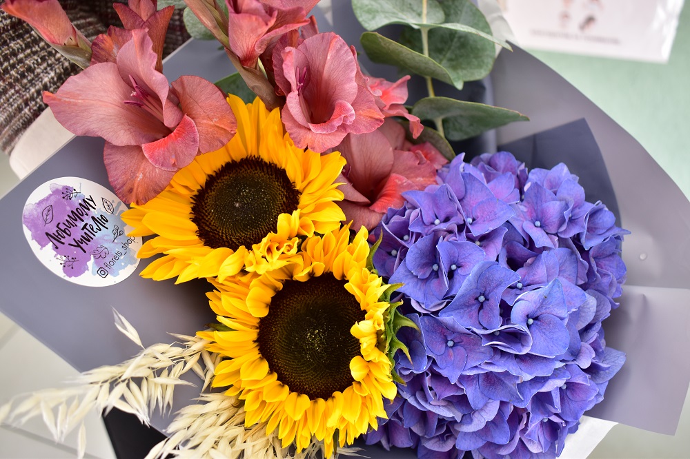 Дачный шик и сельское обаяние на 1 сентября: разбираемся, как выбрать букет учителю 