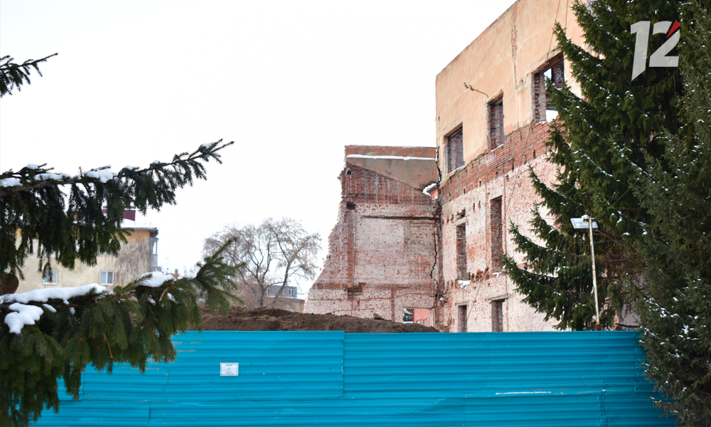 С омской компанией «Лидер» расторгли контракт на восстановление корпуса СибГУФКа