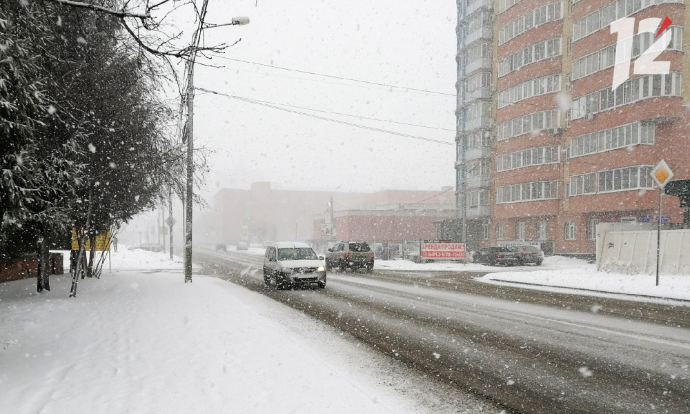 Омичей предупреждают о сильном ветре и снегопаде 