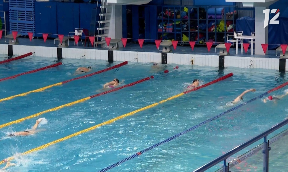 В России предложили ввести обязательные уроки плавания в школах с бассейном