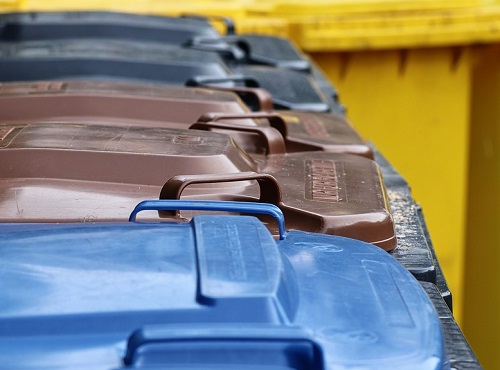 Омским юрлицам и ИП напоминают, что пора заключить договор на вывоз мусора с новым регоператором