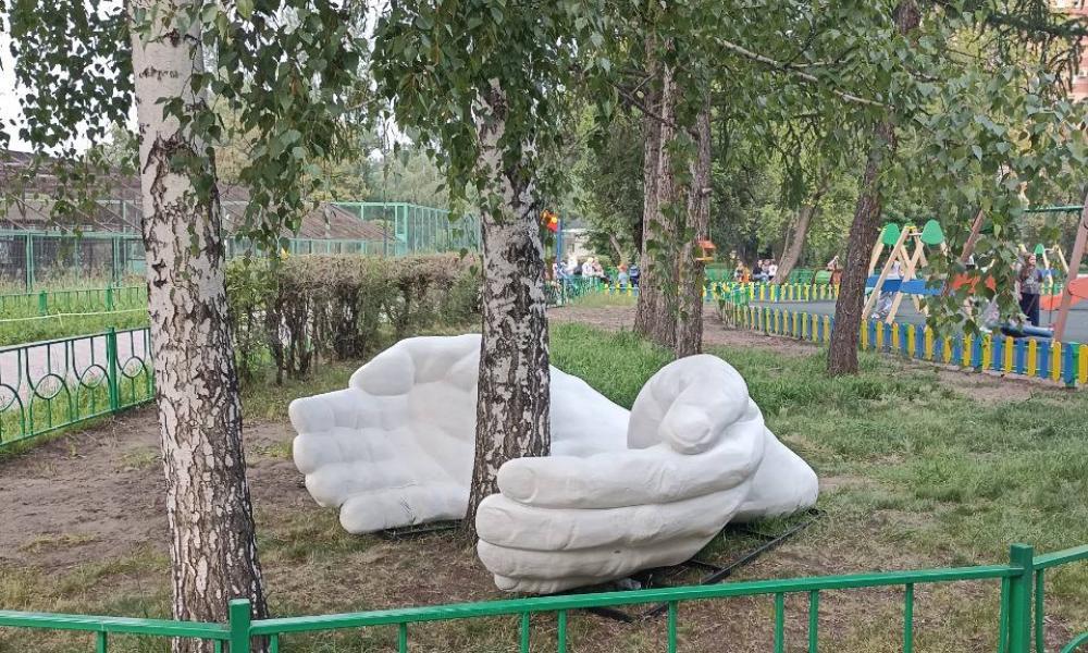 Композиция «Человек-природа» переехала с «Флоры» в Сад юннатов 