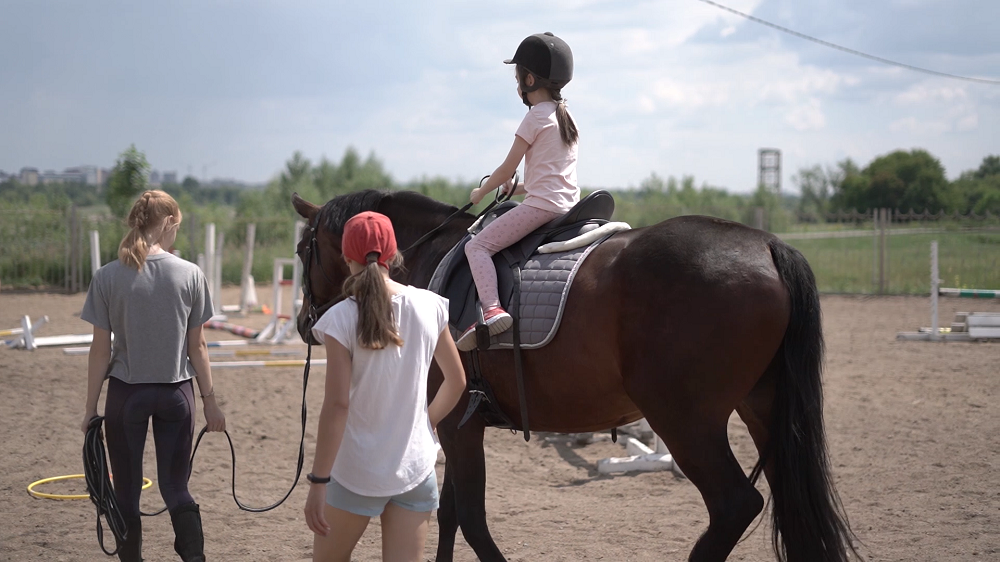 Фонд президентских грантов поддерживает уникальный омский проект "Верхом к победе!"