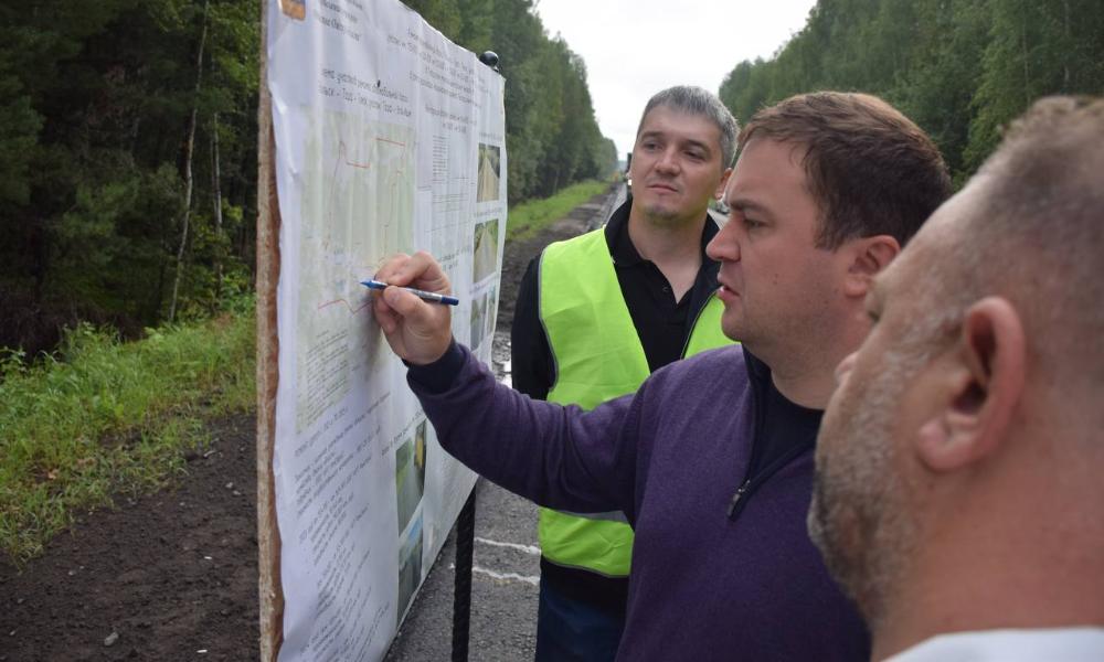 Виталий Хоценко проверил ход ремонтных работ на участке трассы Тара — Усть-Ишим