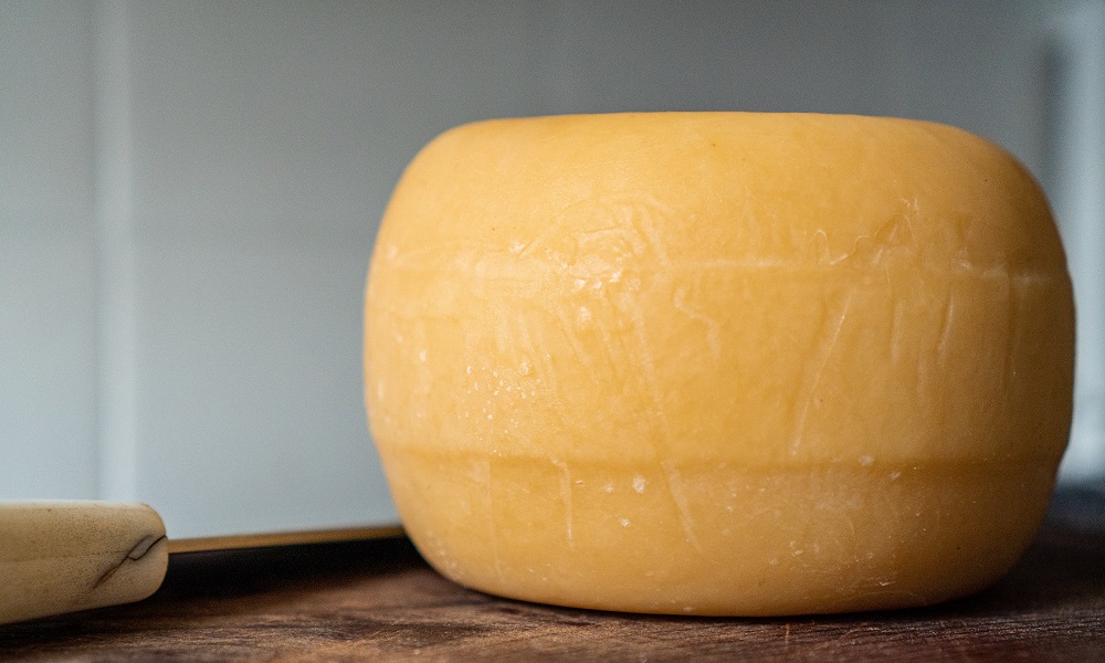 В Омскую область поставляли фальсифицированную молочную продукцию