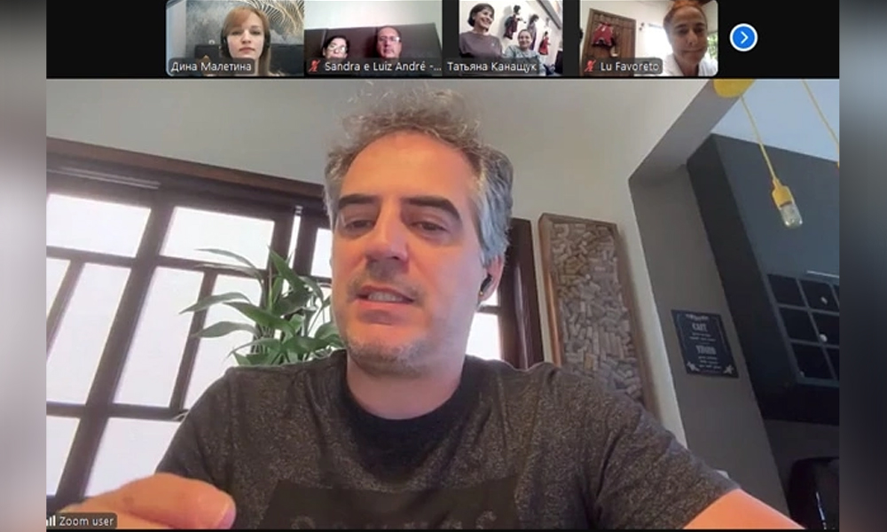 Омский театр «Арлекин» помогает создать первый в Бразилии бэби-театр