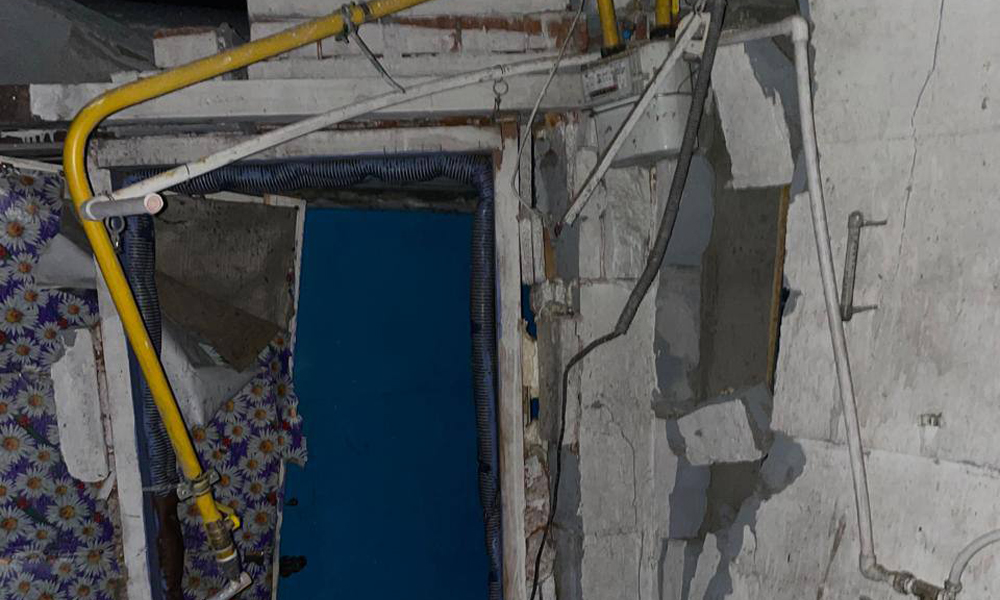 В Омске сотрудники МЧС России спасли мужчину, зажатого обломками разрушившейся кочегарки