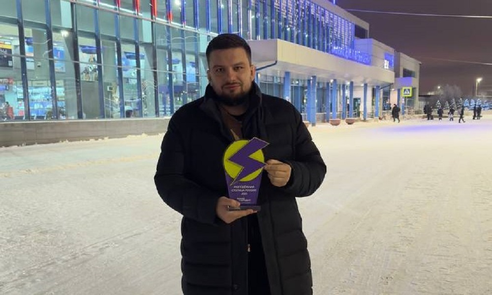 Символ молодёжной столицы доставили в Омск