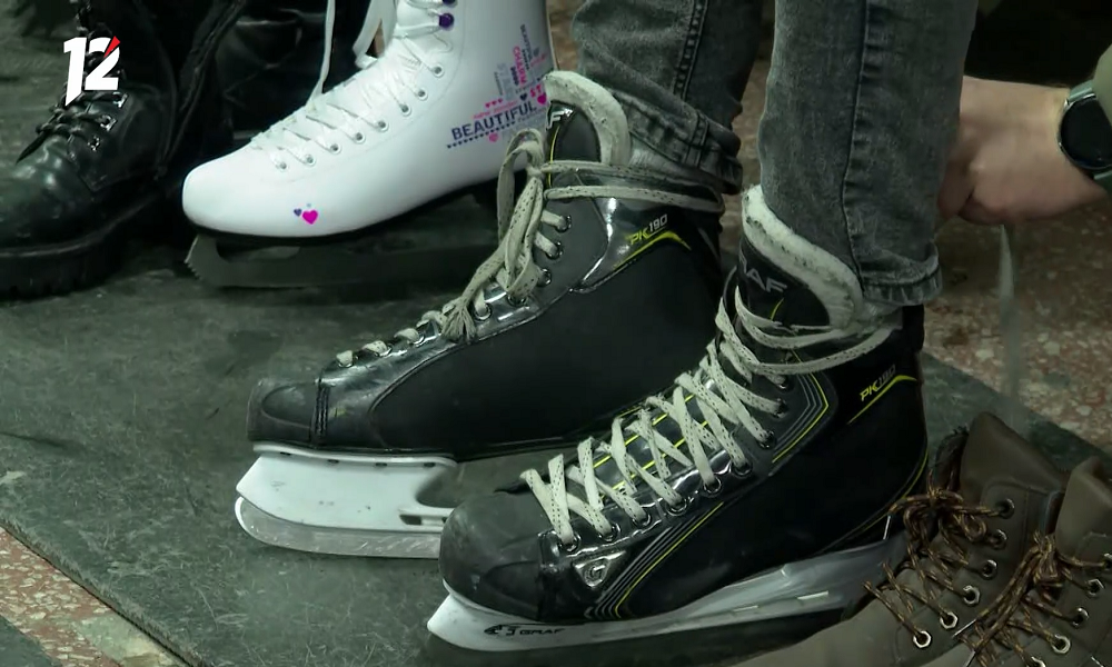 В Октябрьском округе зальют 17 катков 