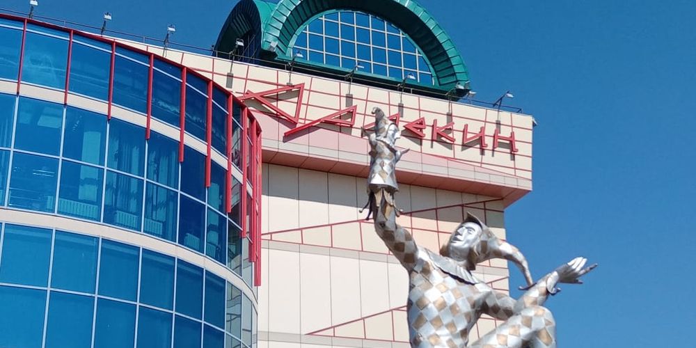 В Омске тушили здание театра кукол «Арлекин»