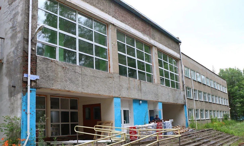 Виталий Хоценко поручил ускорить темпы капитального ремонта Солнцевской средней школы