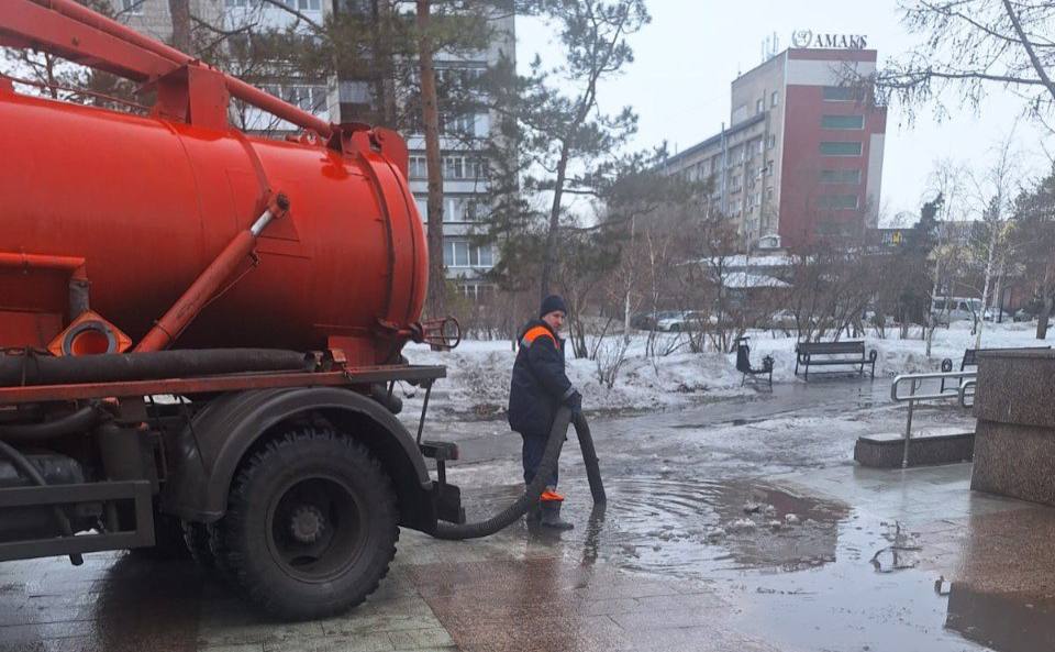 В Омске откачали более 280 кубометров воды после таяния снега 