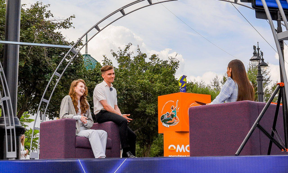 В медиастудии Молодёжной столицы побывали Анна Нижерадзе и Павел Барлебен