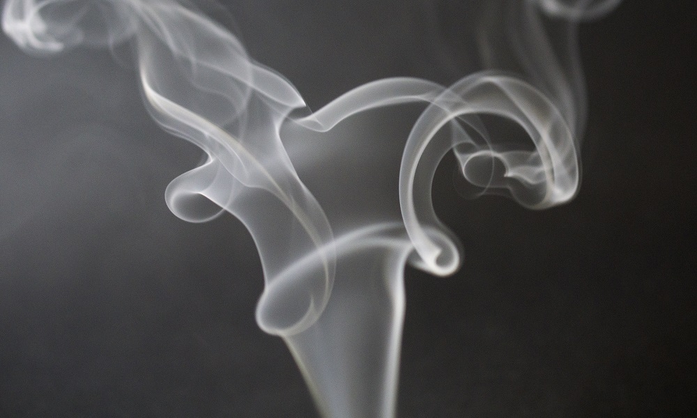 16 сигарет в день: за последние три месяца омичи стали больше курить