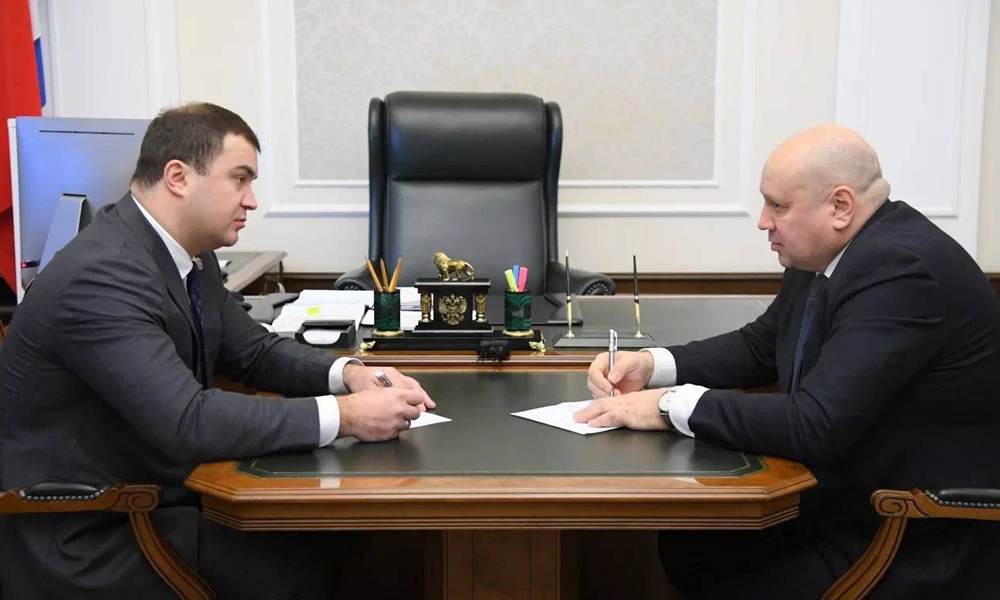 Виталий Хоценко обсудил с мэром Омска Сергеем Шелестом работу городских служб в праздники