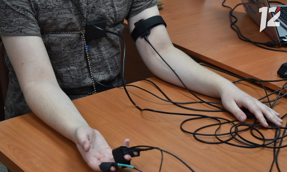 Обмани меня, если сможешь: как корреспондент 12 канала пытался соврать на детекторе лжи 