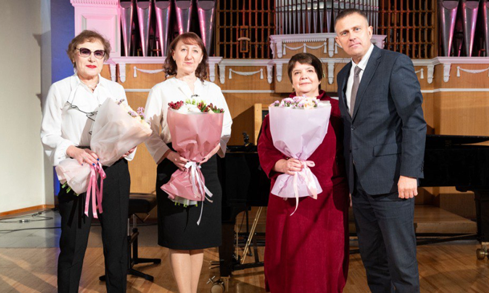 Юрий Трофимов поздравил педагогов сферы искусств с Днём учителя