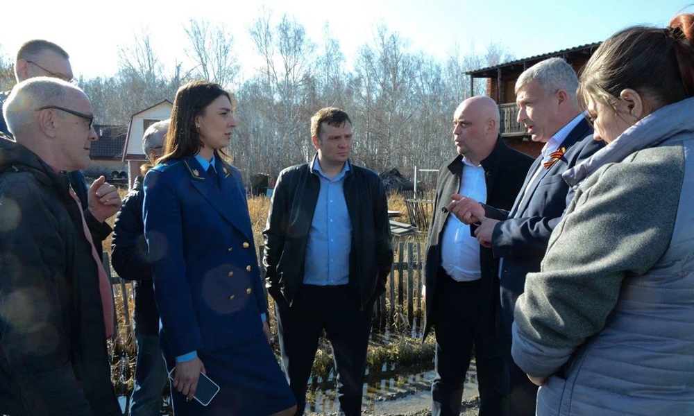 Министр региональной безопасности Омской области и представители природоохранной прокуратуры провели встречу с владельцами затопленных участков в Осташково 