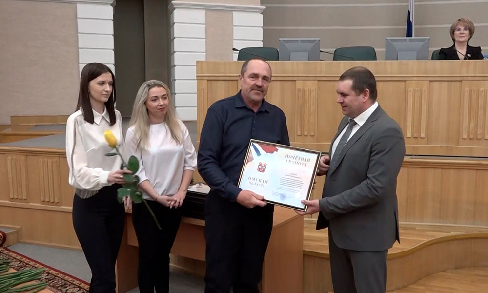 В правительстве Омской области сегодня чествовали специалистов сферы ЖКХ