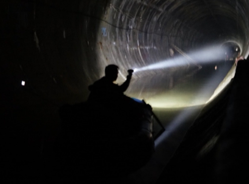 В полиции разберутся с плавающими на лодке в метро омичами