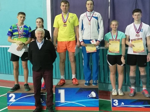 Стали известны имена победителей чемпионата Омской области по бадминтону