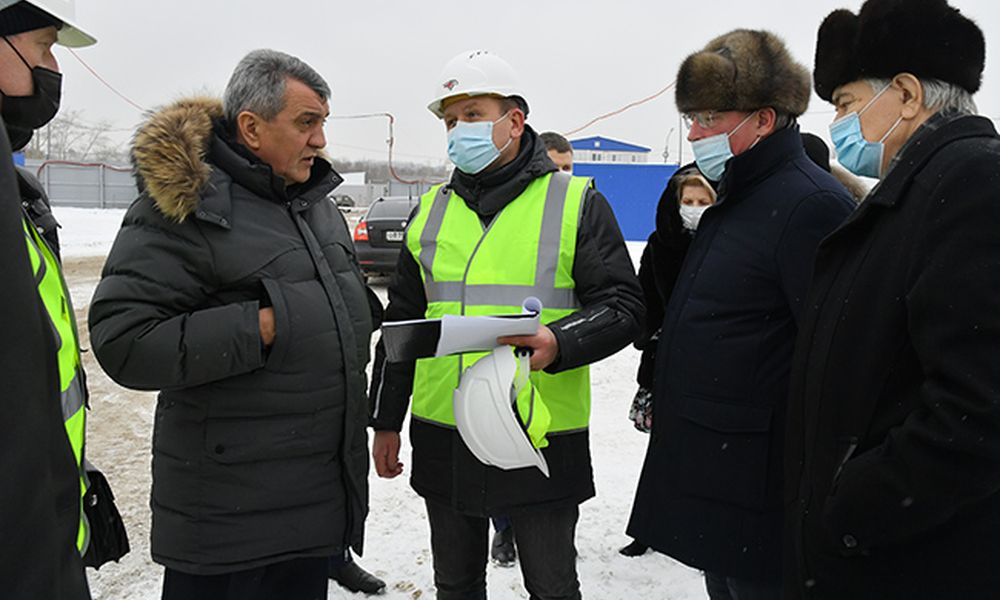 Александр Бурков и Сергей Меняйло побывали на строительной площадке "Арены Омск"