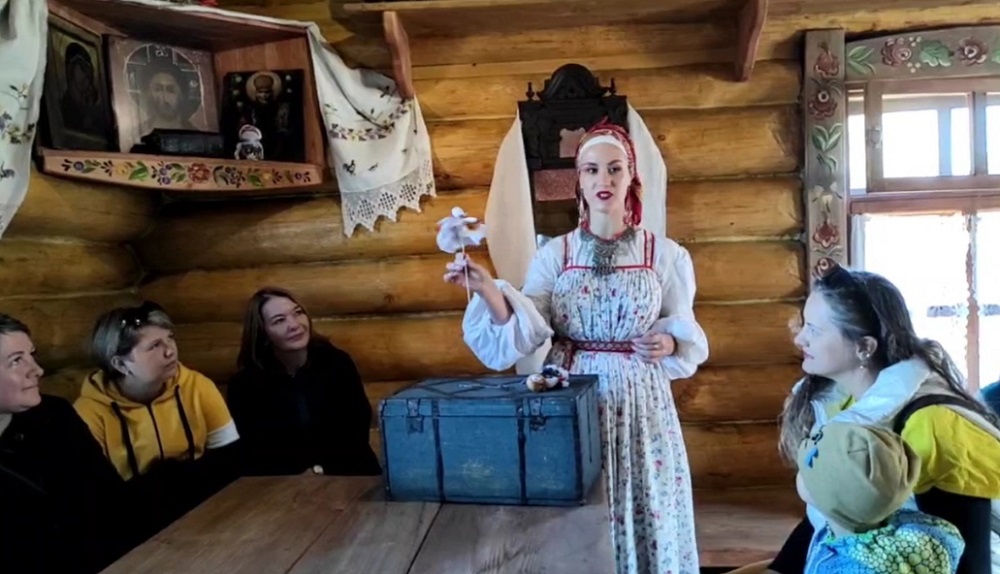 Игры, хороводы, мастер-классы: омский музей сказки «Васин Хутор» отметил юбилей