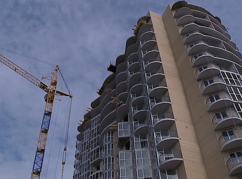 В Омске сдали проблемную многоэтажку на ул. Мишина