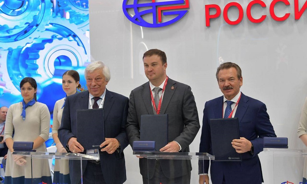 Губернатор Виталий Хоценко подписал соглашение о сотрудничестве Омской области с банком «Россия» и ГК «Титан»