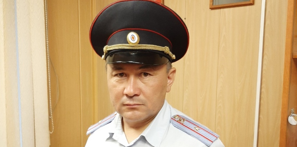 Омич публично поблагодарил полицейского за отзывчивость