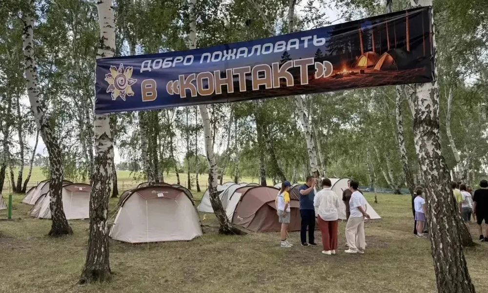 В Кормиловском районе открылся палаточный лагерь «Контакт»