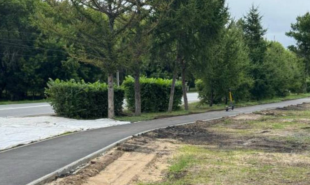 На улице Берёзовой в Омске завершили ремонт тротуара