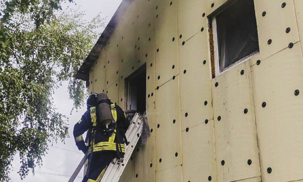 В Омске произошёл пожар в частном доме в Центральном округе