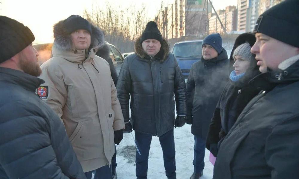 Виталий Хоценко совместно с Сергеем Шелестом посетил проблемные объекты в городе