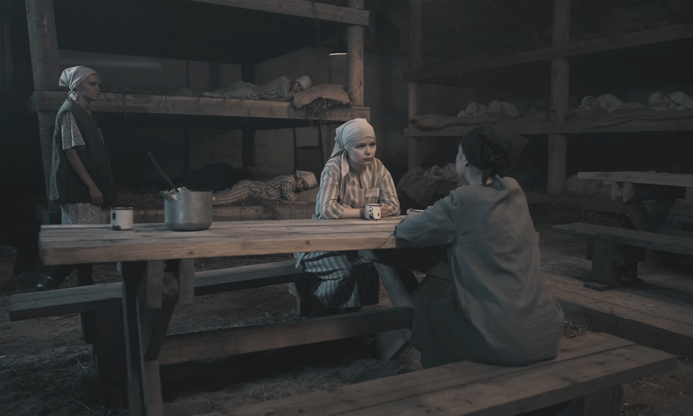 Специально для съёмок фильма «Вальс со смертью» омские актеры учились говорить на немецком языке 