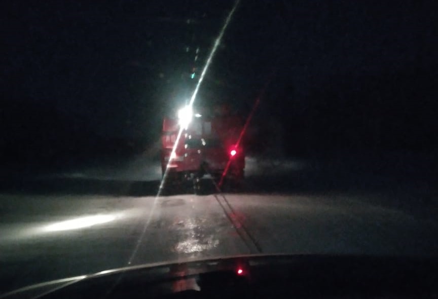 В Омской области спасли застрявшую в сугробе семью