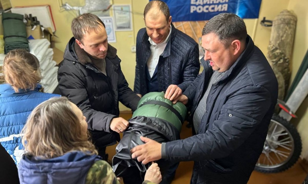 Сенатор РФ Дмитрий Перминов передал омским волонтёрам партию медикаментов для военнослужащих