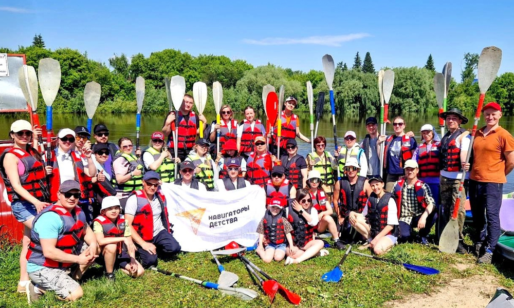 Советники по воспитанию Омской области совершили сплав на байдарках