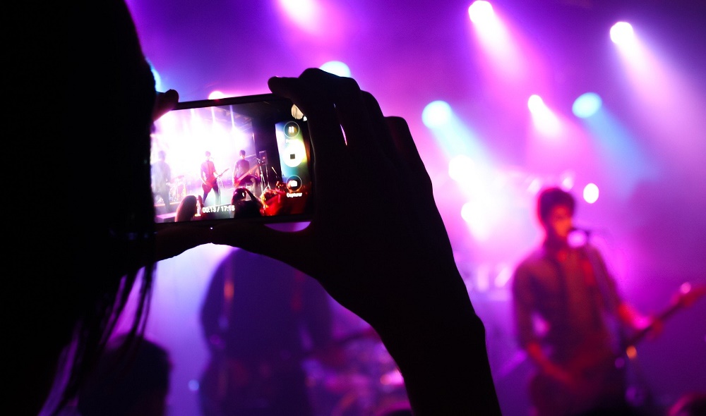 Сходить на реальный концерт россияне смогут не раньше сентября