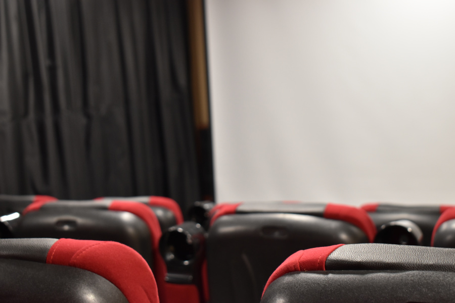 Бывший омский кинотеатр "Сатурн" после приватизации может изменить назначение