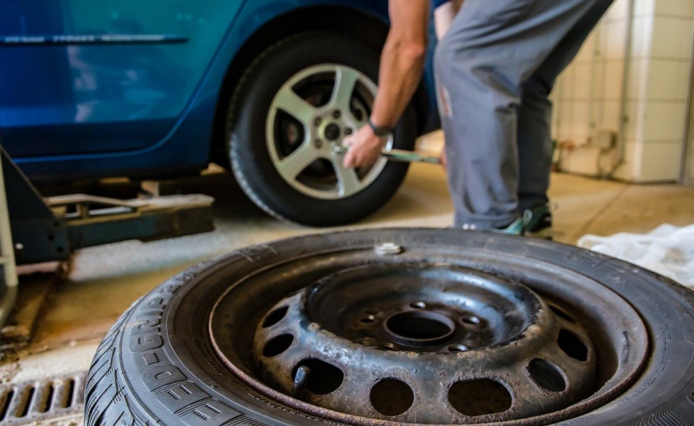 Некапитальные шиномонтажные мастерские в Омске приравняют к торговым киоскам